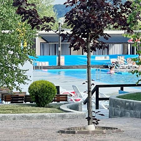 Bungalowuri "Doi Cocosi " Villa Horezu Exteriör bild