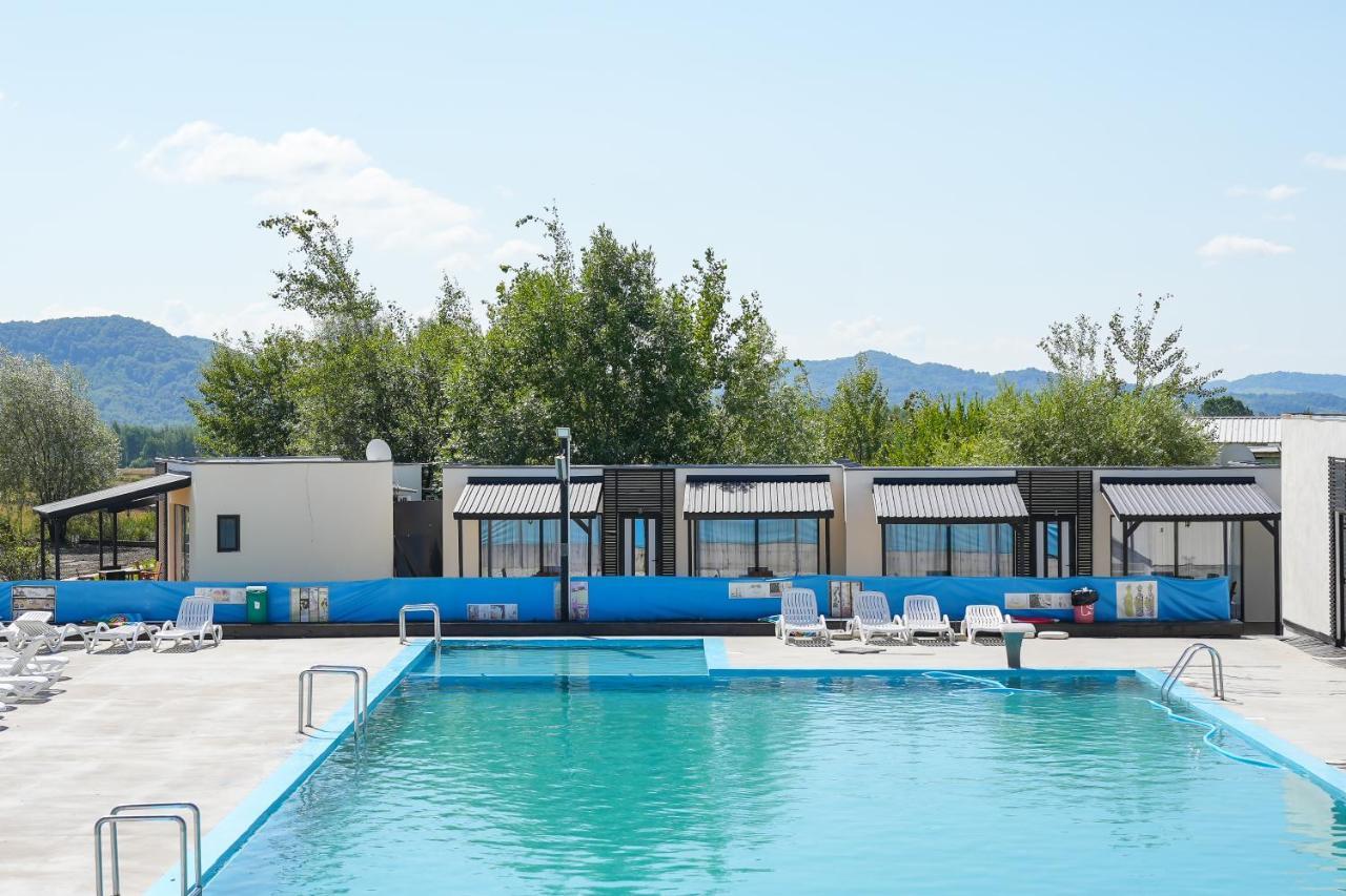 Bungalowuri "Doi Cocosi " Villa Horezu Exteriör bild
