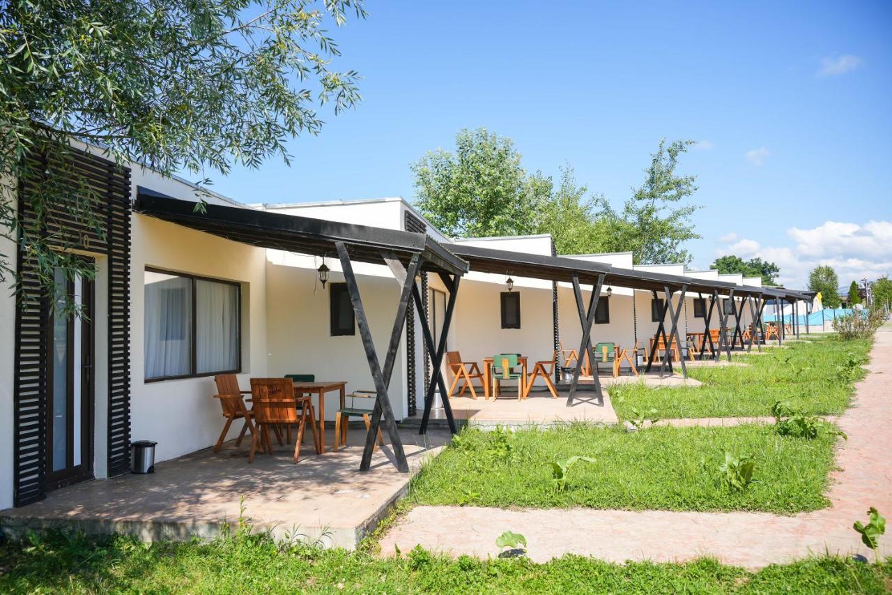 Bungalowuri "Doi Cocosi " Villa Horezu Exteriör bild