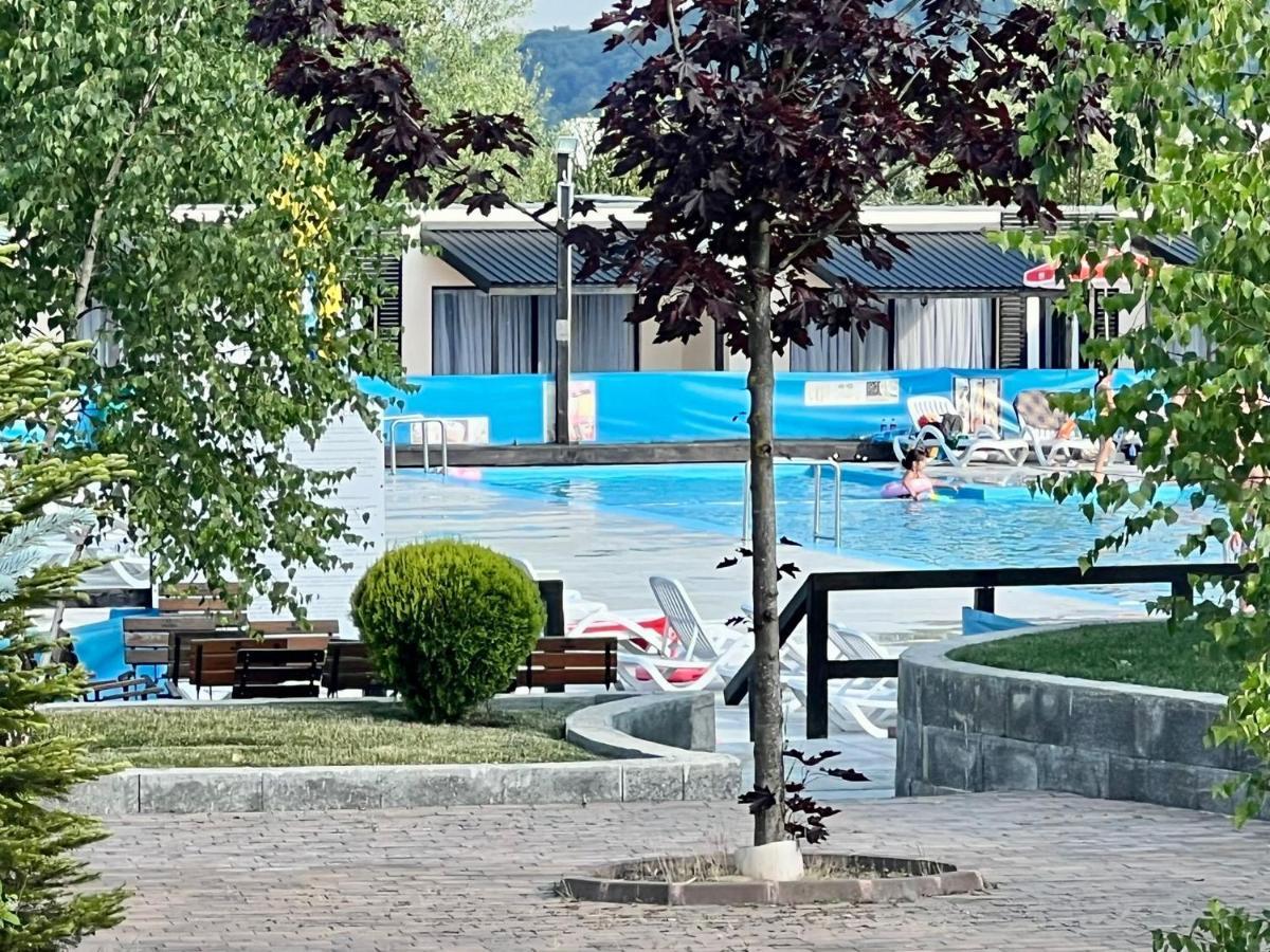 Bungalowuri "Doi Cocosi " Villa Horezu Exteriör bild