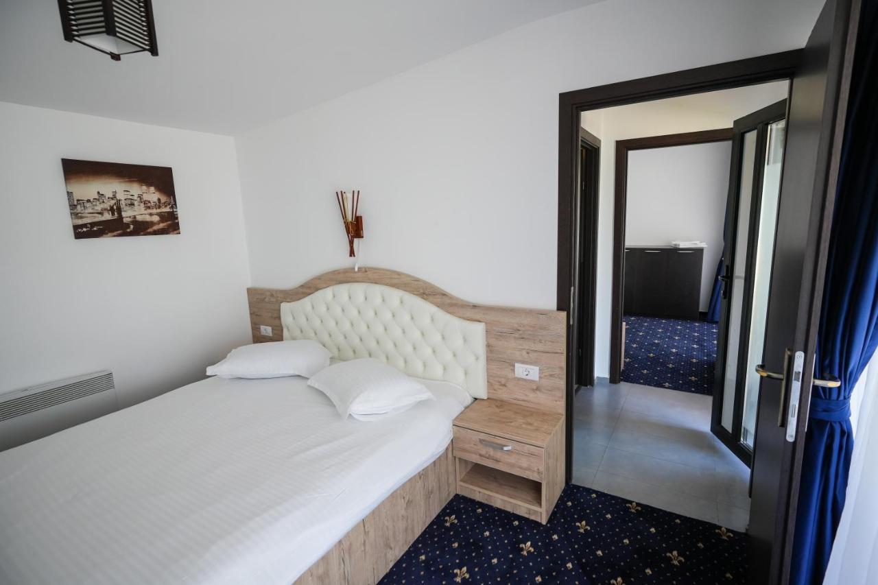 Bungalowuri "Doi Cocosi " Villa Horezu Exteriör bild