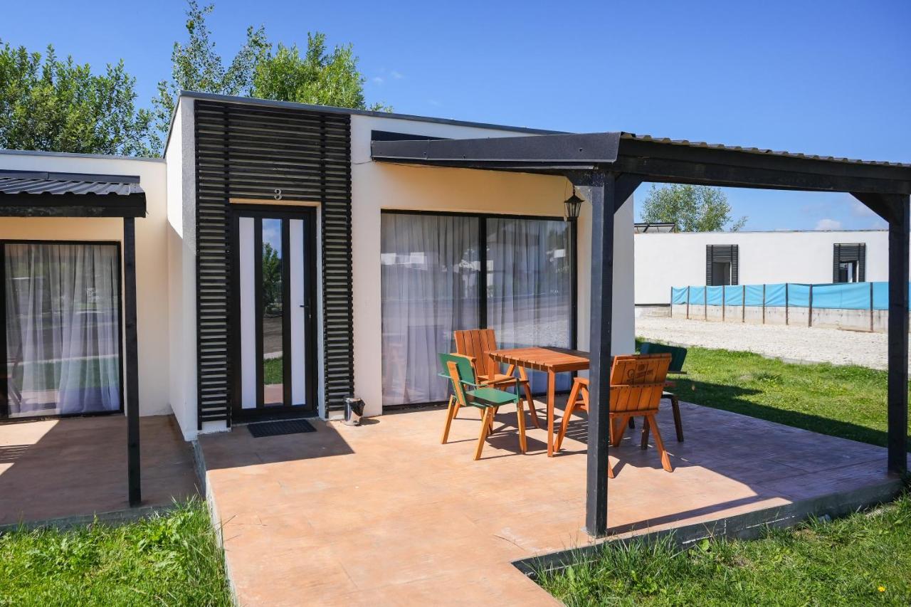 Bungalowuri "Doi Cocosi " Villa Horezu Exteriör bild