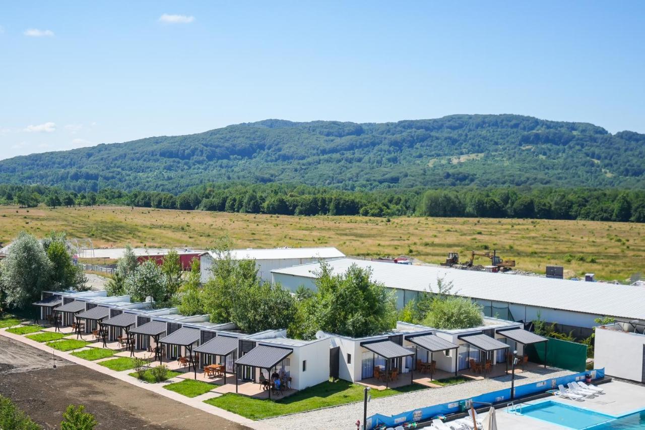 Bungalowuri "Doi Cocosi " Villa Horezu Exteriör bild