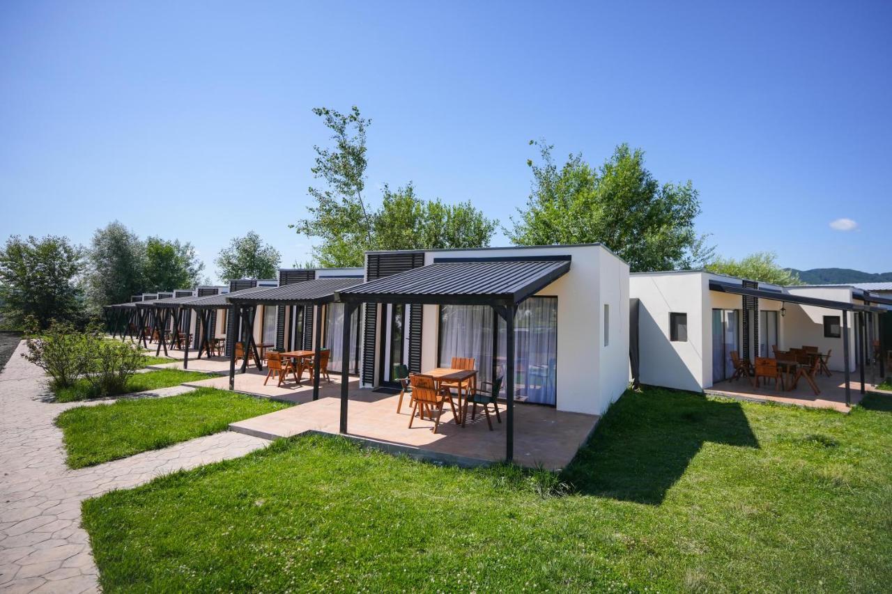 Bungalowuri "Doi Cocosi " Villa Horezu Exteriör bild