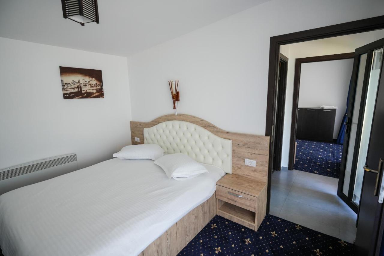 Bungalowuri "Doi Cocosi " Villa Horezu Exteriör bild