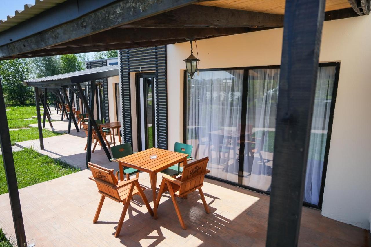 Bungalowuri "Doi Cocosi " Villa Horezu Exteriör bild
