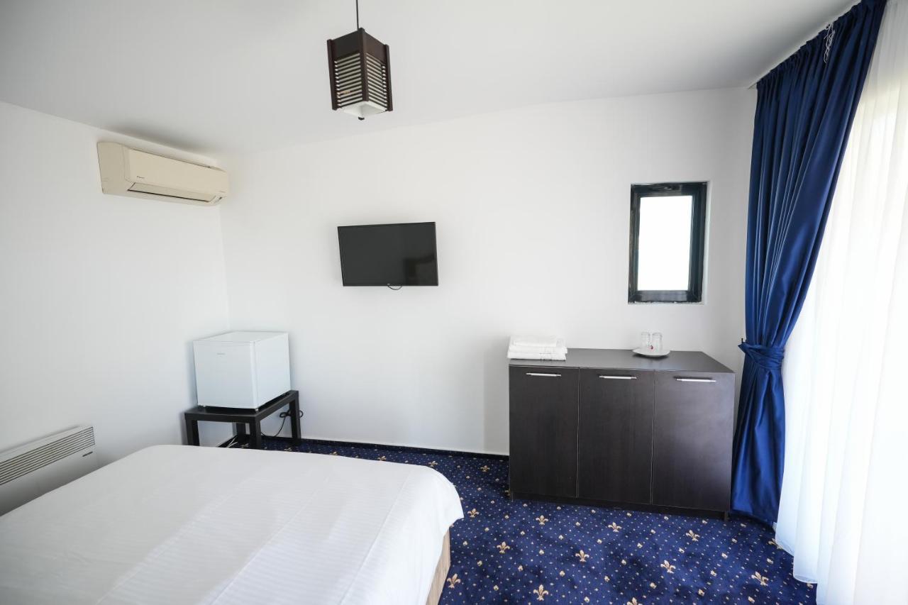 Bungalowuri "Doi Cocosi " Villa Horezu Exteriör bild