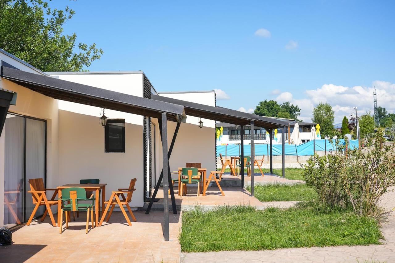 Bungalowuri "Doi Cocosi " Villa Horezu Exteriör bild