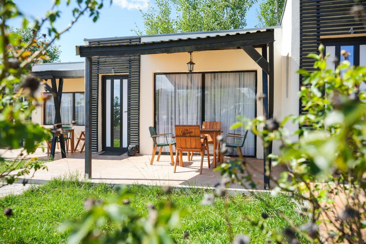 Bungalowuri "Doi Cocosi " Villa Horezu Exteriör bild