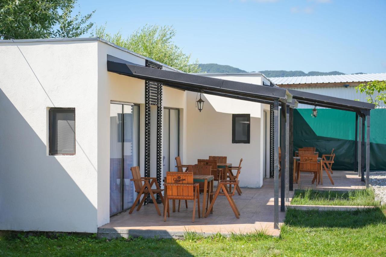 Bungalowuri "Doi Cocosi " Villa Horezu Exteriör bild
