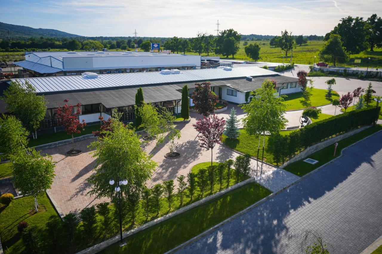 Bungalowuri "Doi Cocosi " Villa Horezu Exteriör bild