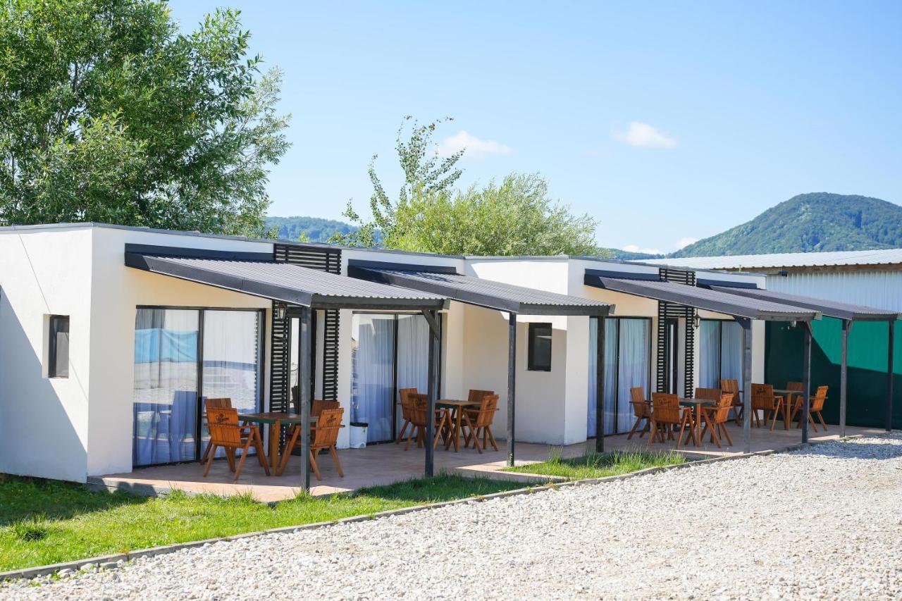 Bungalowuri "Doi Cocosi " Villa Horezu Exteriör bild