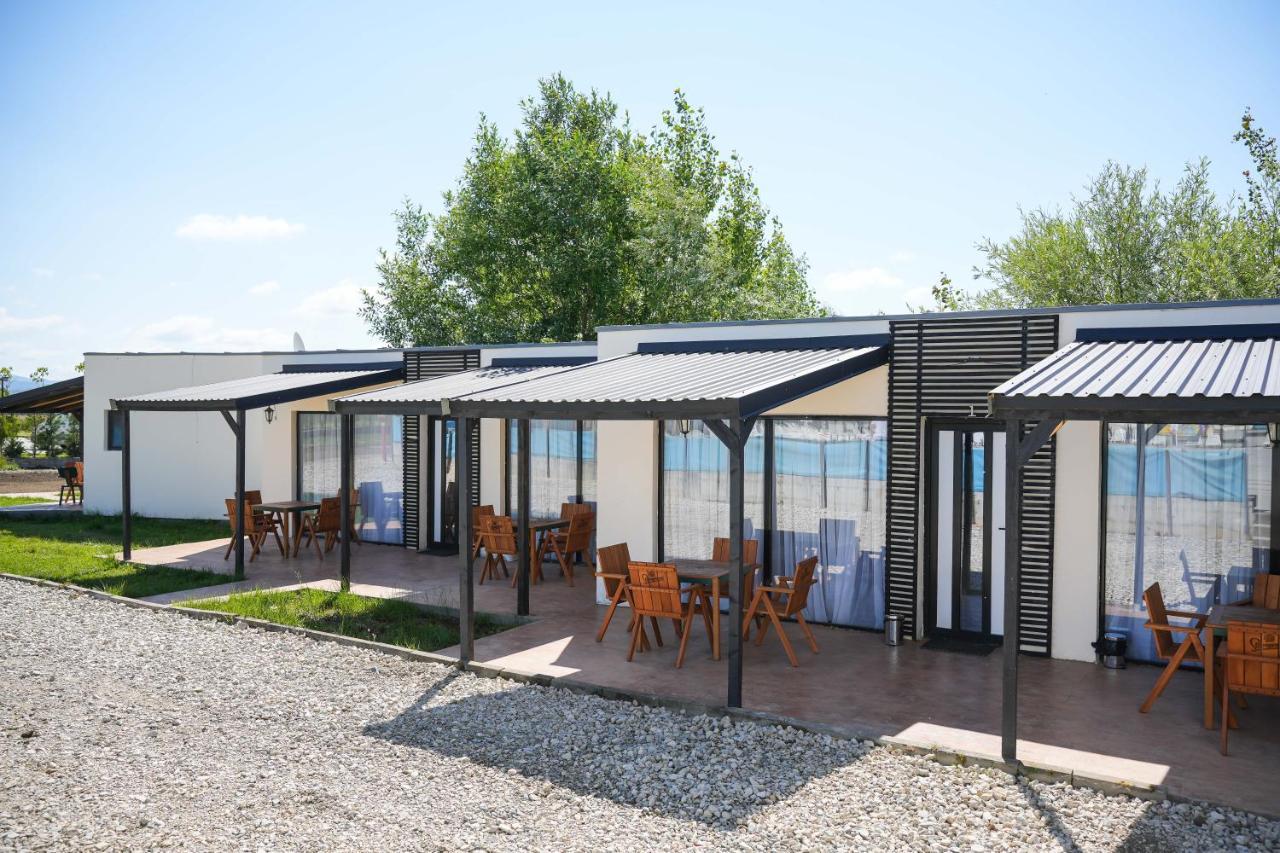 Bungalowuri "Doi Cocosi " Villa Horezu Exteriör bild