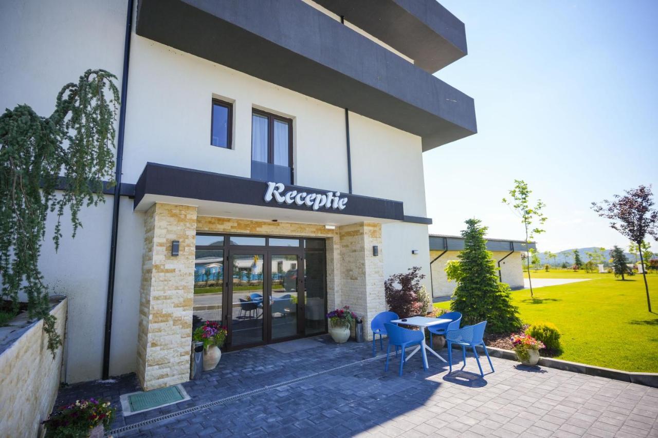 Bungalowuri "Doi Cocosi " Villa Horezu Exteriör bild