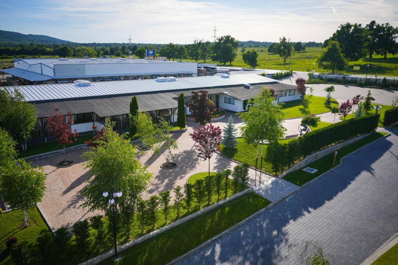 Bungalowuri "Doi Cocosi " Villa Horezu Exteriör bild